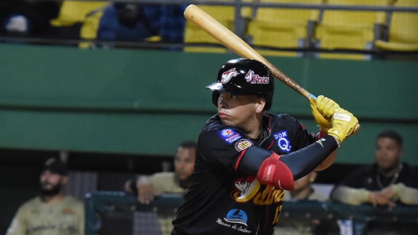 Josean Rivera de los Peces Voladores de Salinas.