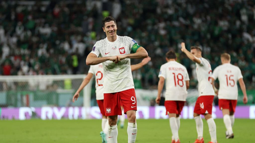 Robert Lewandowski marcó el segundo gol de su selección.