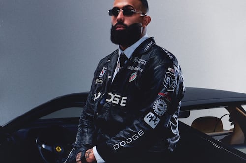 Eladio Carrión vuelve a casa: anuncia concierto en el Choliseo