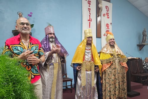 Julio César Sanabria y las hermanas Santoni presentan su tradicional Promesa de Reyes