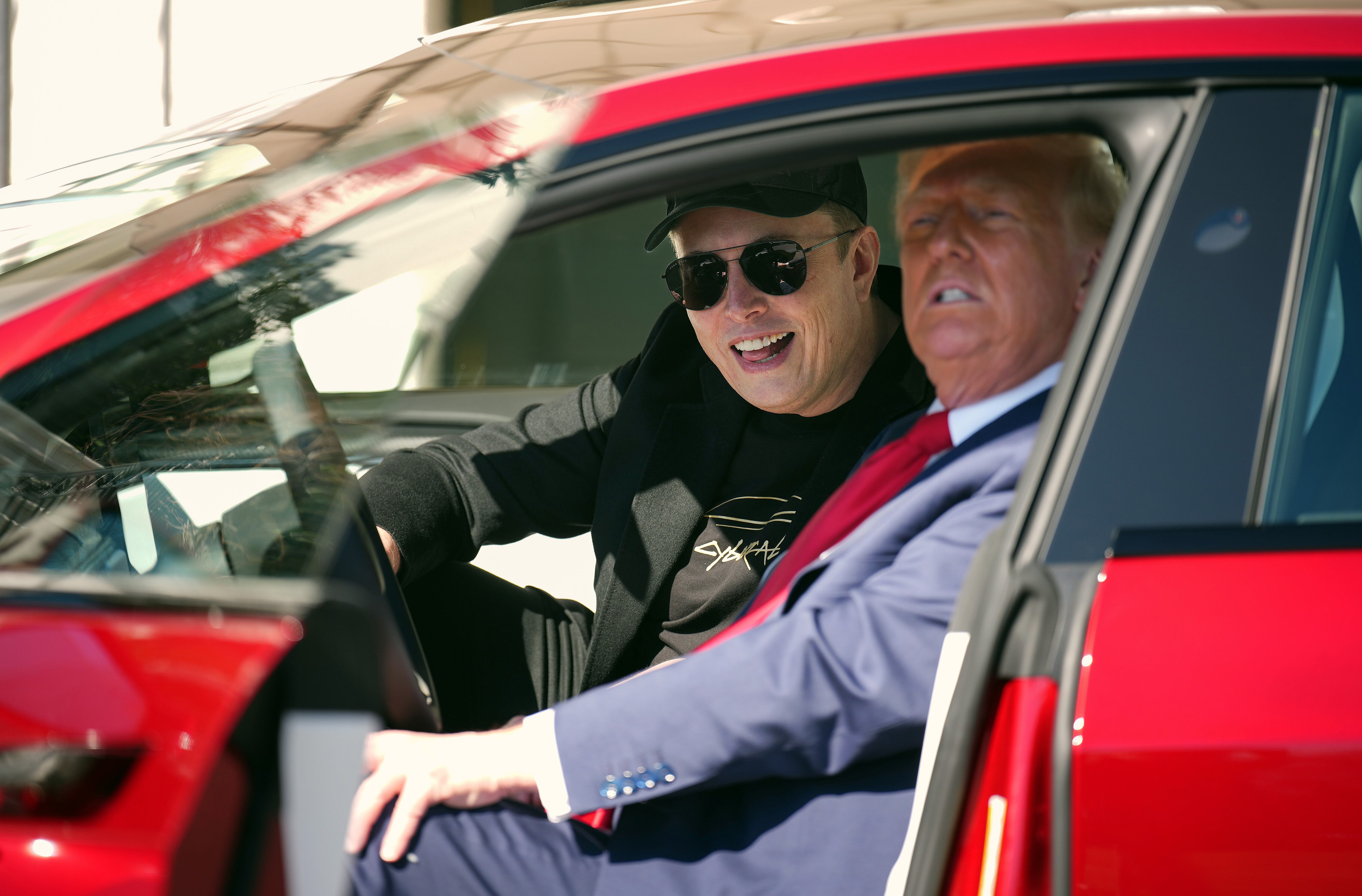 Donald Trump junto a Elon Musk, la persona más rica del mundo.