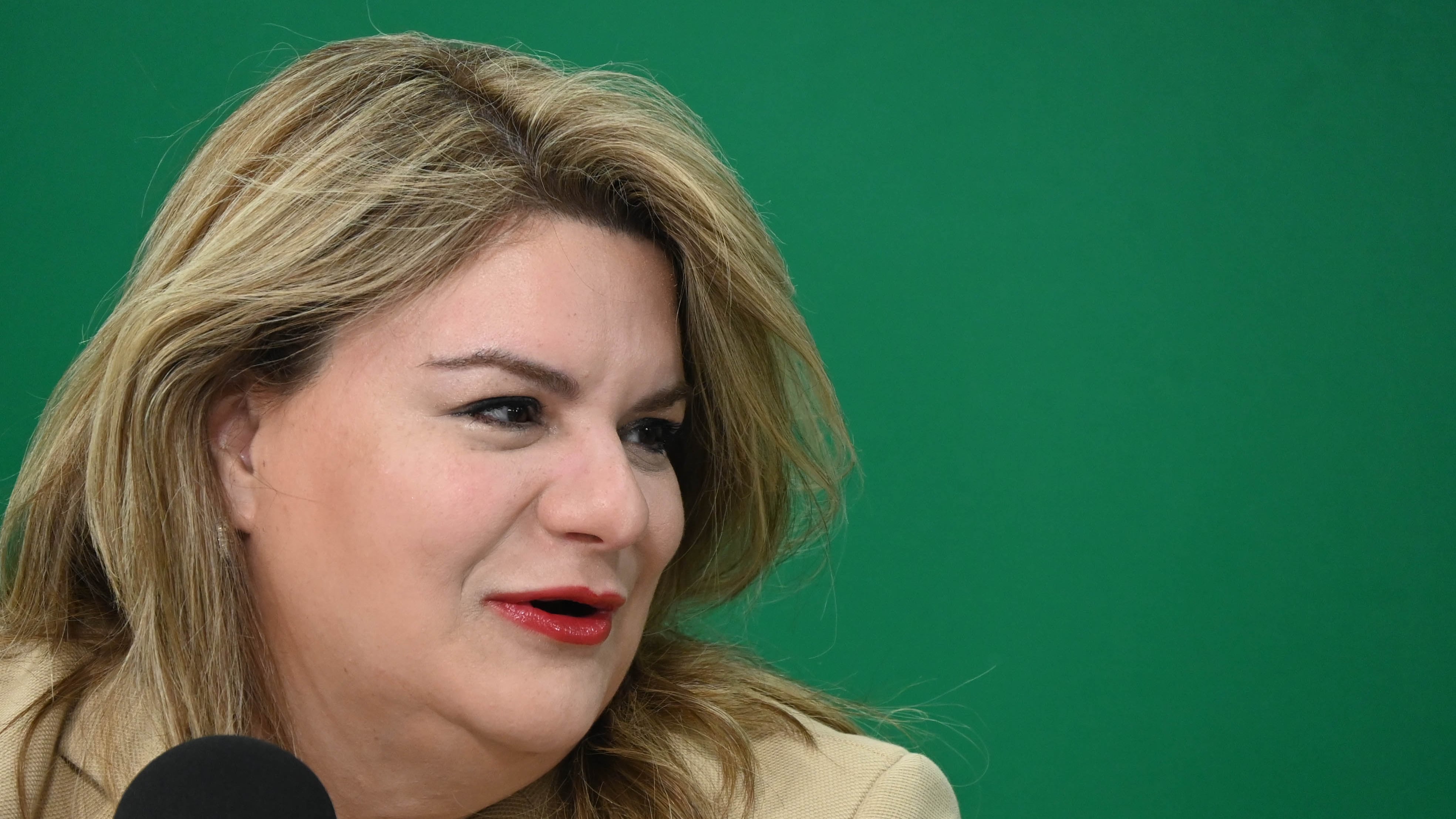 Metro 13 horas 13 años. Entrevista Gobernadora Jennifer González.