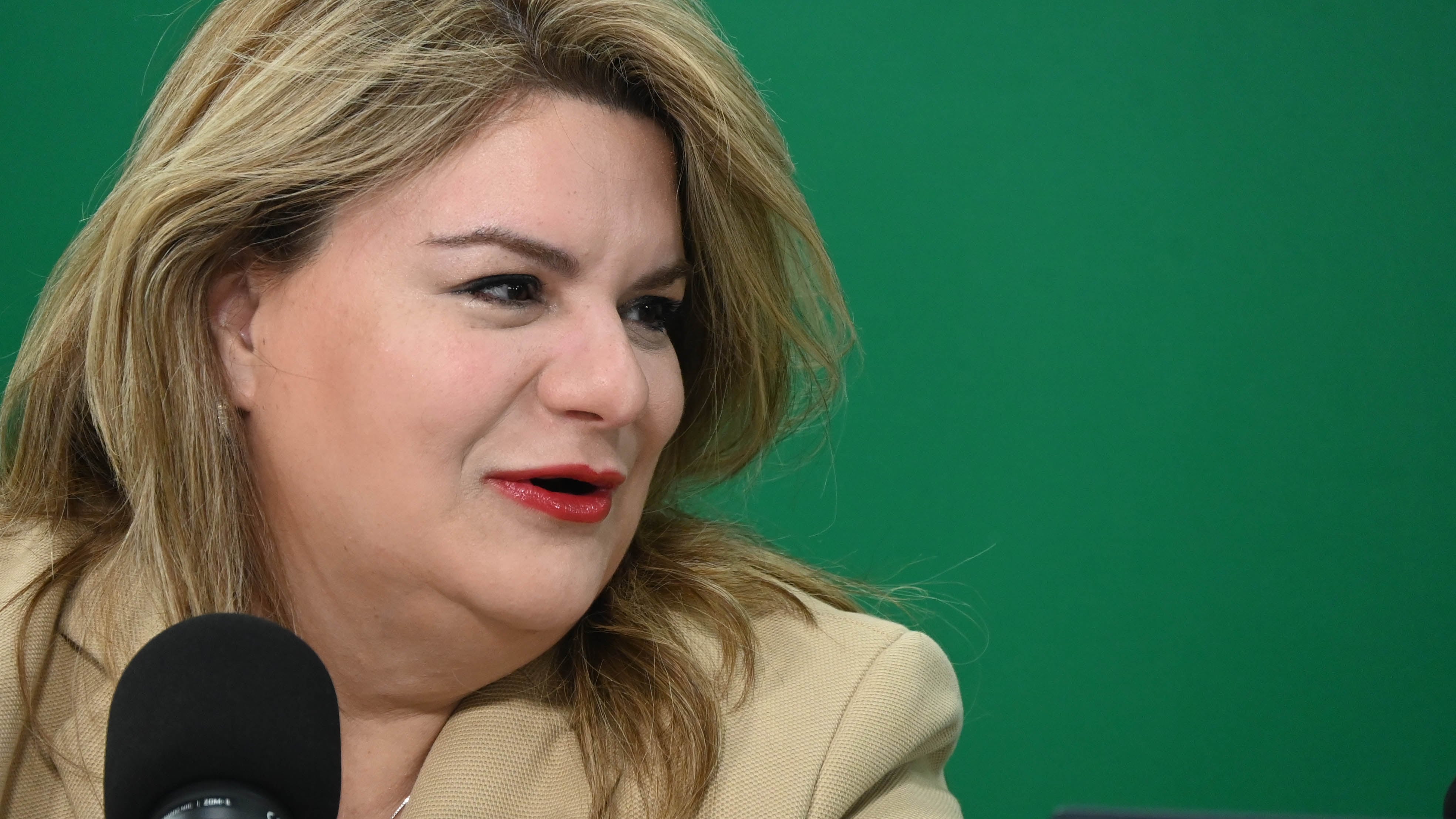 Metro 13 horas 13 años. Entrevista Gobernadora Jennifer González.