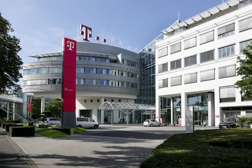T-Mobile podría fusionarse con su matriz alemana en acuerdo que redefiniría la industria global