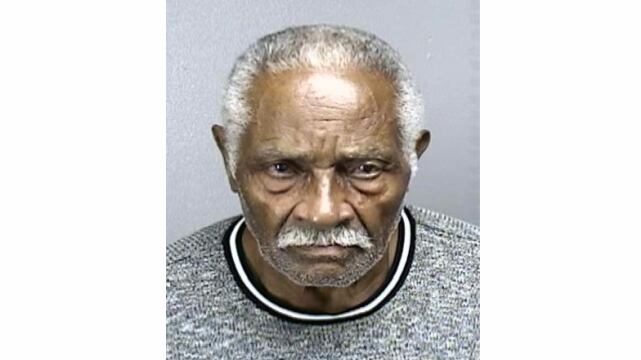 Radican cargos a septuagenario por fingir robo de guagua para cobrar póliza de seguro