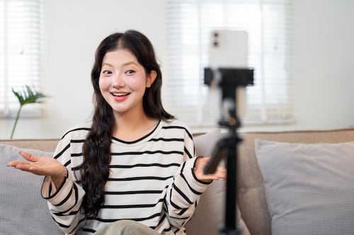 Influencers bajo la lupa: China exige credenciales profesionales a creadores de contenido