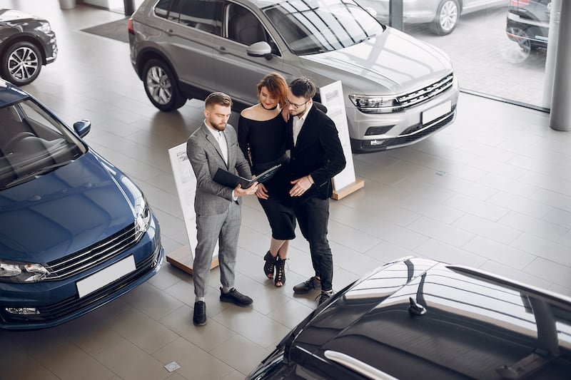 Un crédito automotriz puede facilitarte la compra de un auto sin desestabilizar tus finanzas. Foto: Freepik.
