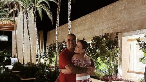 Wisin y su esposa Yomaira