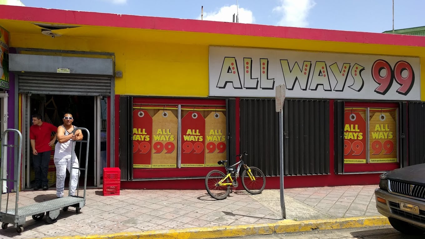 Investigan escalamiento en tienda en Cataño.