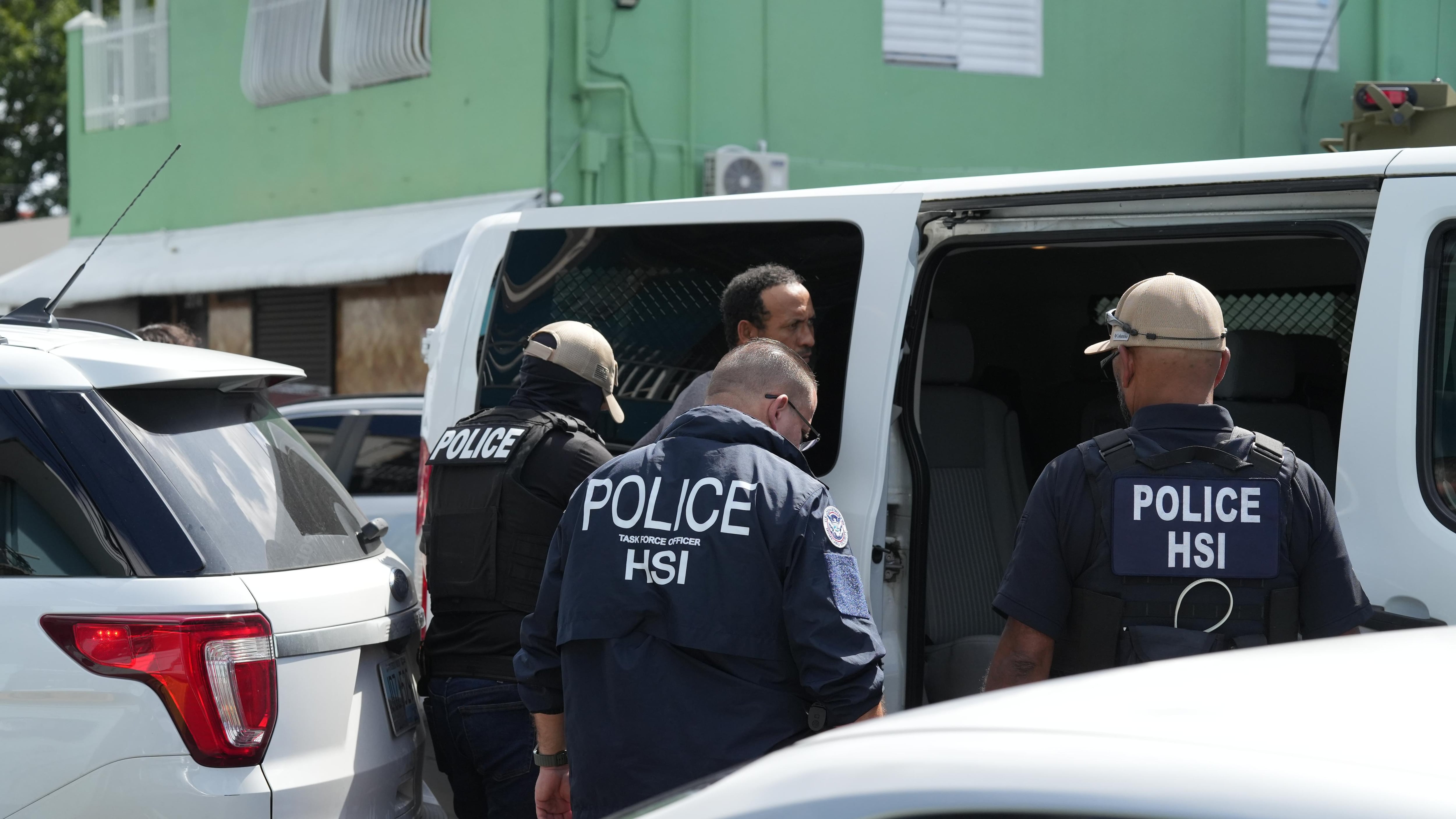 Operativo ICE Barrio Obrero