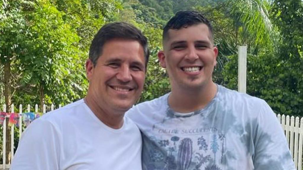 Normando Valentín con su hijo