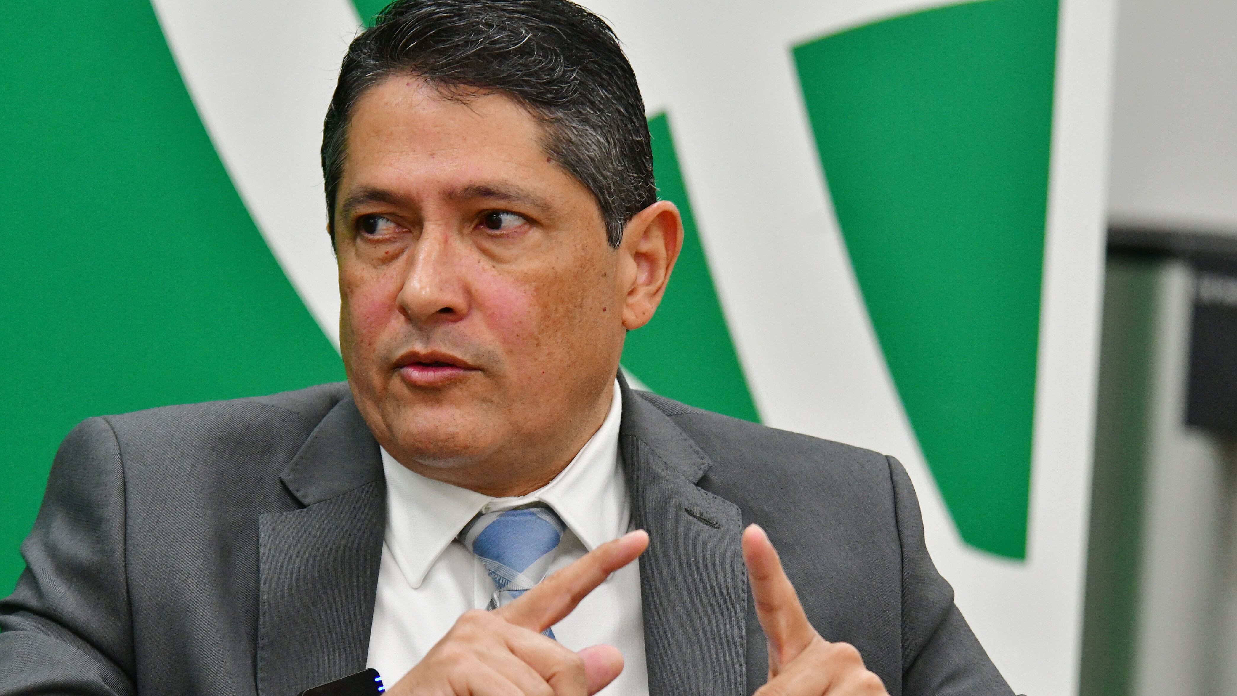 Contralor Electoral, Walter Vélez