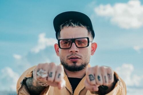 Dei V defiende a la nueva generación en su álbum “Underwater”