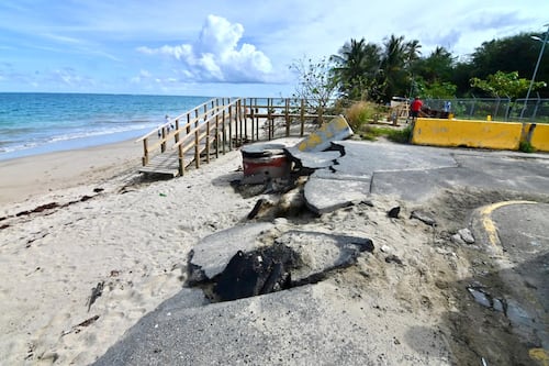 Loiceños responsabilizan a DRNA de erosión costera en Parcelas Suárez