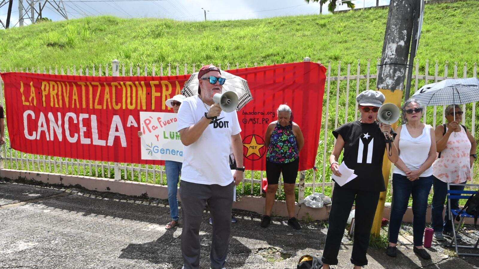 Manifestación con LUMA y Genera