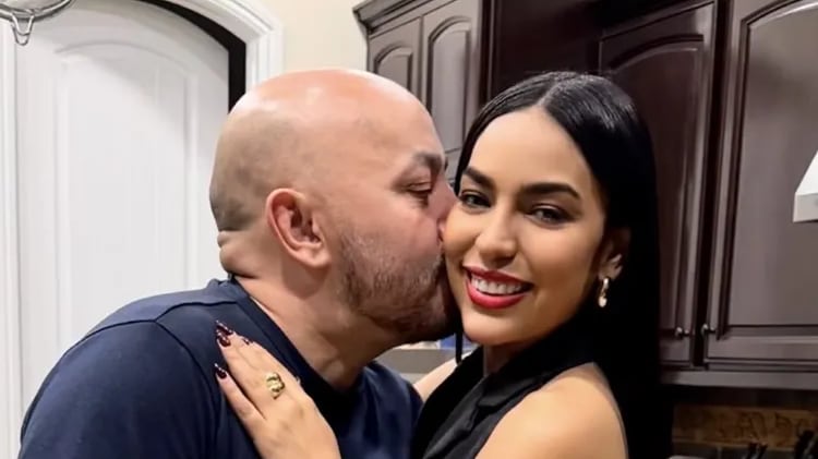 Lupillo Rivera y Tania Pimentel confirmaron su noviazgo a finales de 2025.