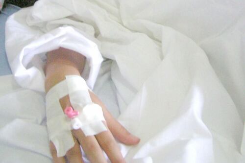 Anciana torturó a su nieta de nueve años acusándola de un robo