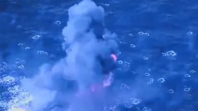 Bombardeo a embarcación