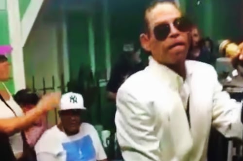 Fanática confunde a imitador con Marc Anthony