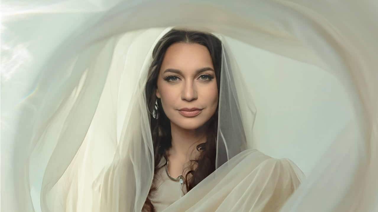 Christine D’Clario.