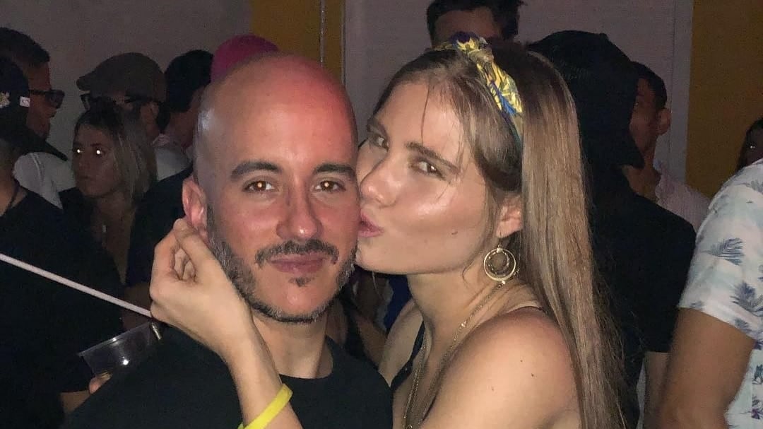 Willy y Claire, columna Nalgorazzi