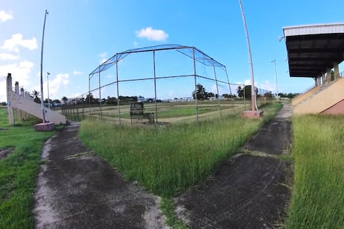 No llegan ni a primera base fondos de recuperación para parques de pelota