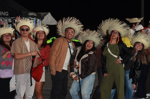 Bad Bunny prende la capital mexicana: moda, fiesta y locura afuera del Estadio GNP Seguros