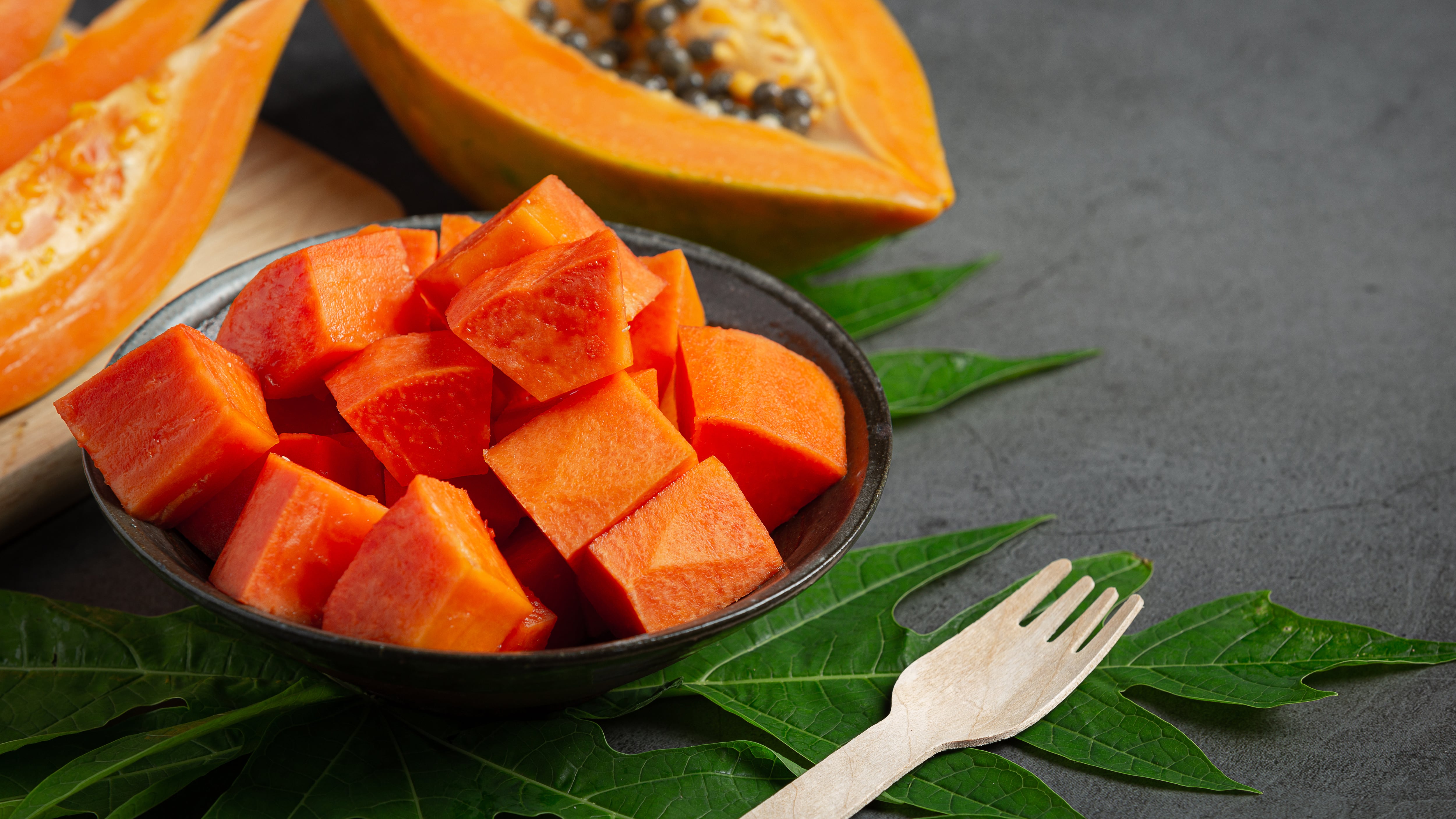 Su sabor dulce, su color vibrante y su amplia variedad de beneficios para la salud hacen que la papaya sea una fruta muy popular. Foto: Freepik.