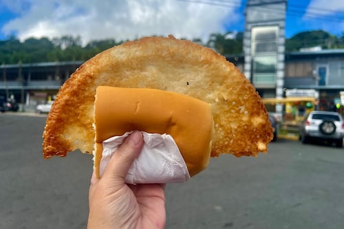 Pan sobao con bacalaíto y malta fría: glorioso ritual mañanero en Barranquitas