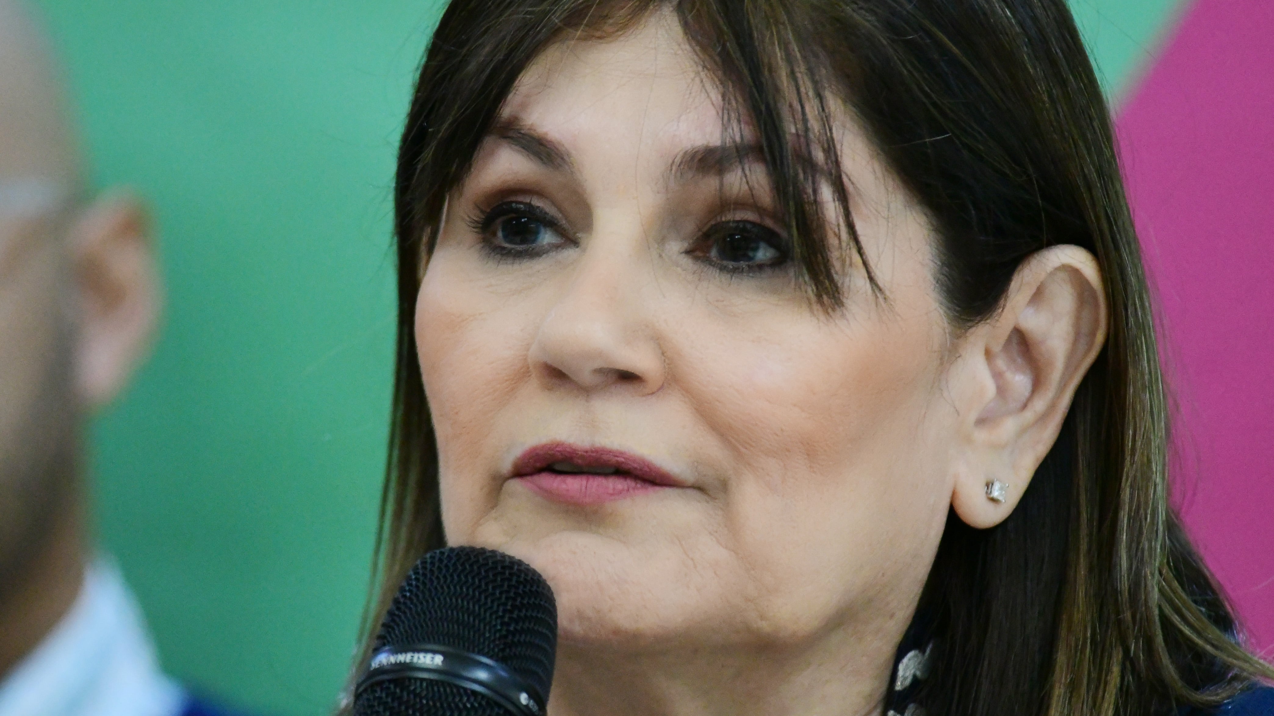 principal oficial médico, Iris Cardona