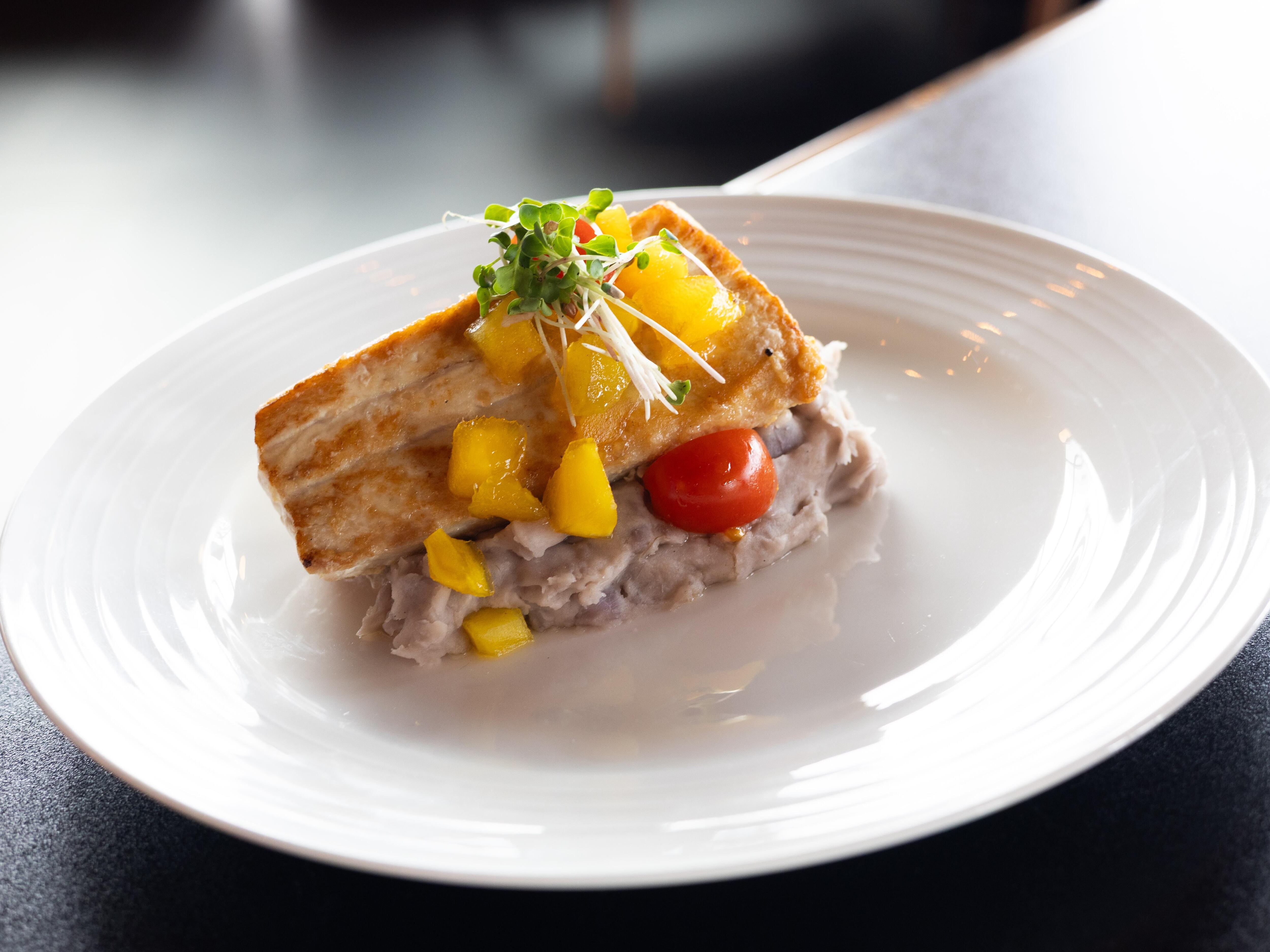 Cutz Steakhouse and Seafood