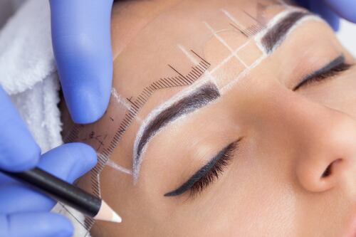 Qué se sabe del transplante de cejas