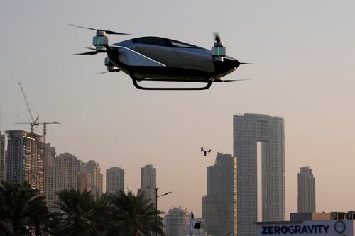 Empresa china prueba taxi volador eléctrico en Dubái