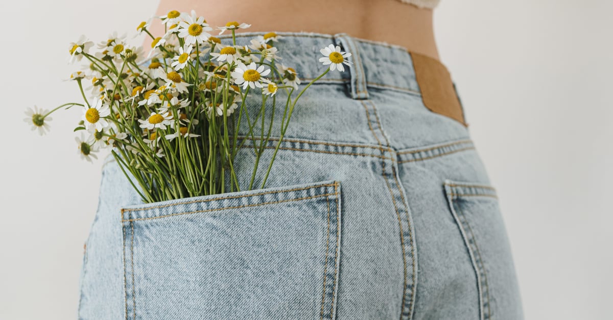 ¿Jeans de flores? La tendencia romántica que está causando furor y ya es la más buscada
