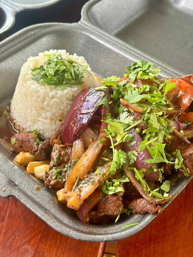 Cocina peruana fusión puertorriqueña.