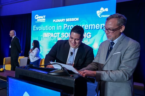 BDE firma alianza para conectar pymes con financiamiento y contratos