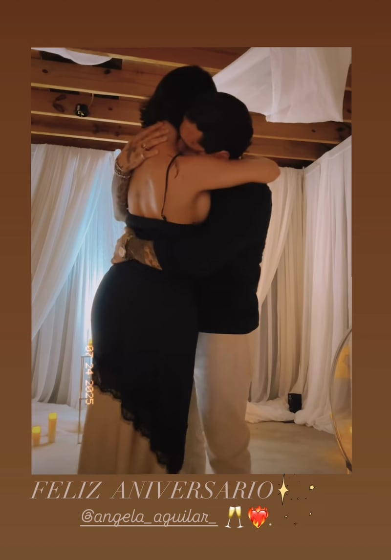 Christian Nodal y Ángela Anguilar
