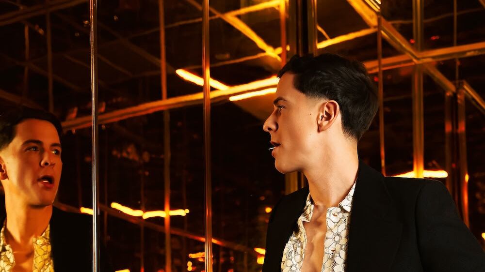 El exponente urbano continúa en su transición hacia la salsa.