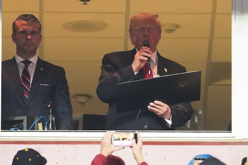 Casa Blanca apoya la idea de nombrar el estadio de los Commanders en honor a Trump
