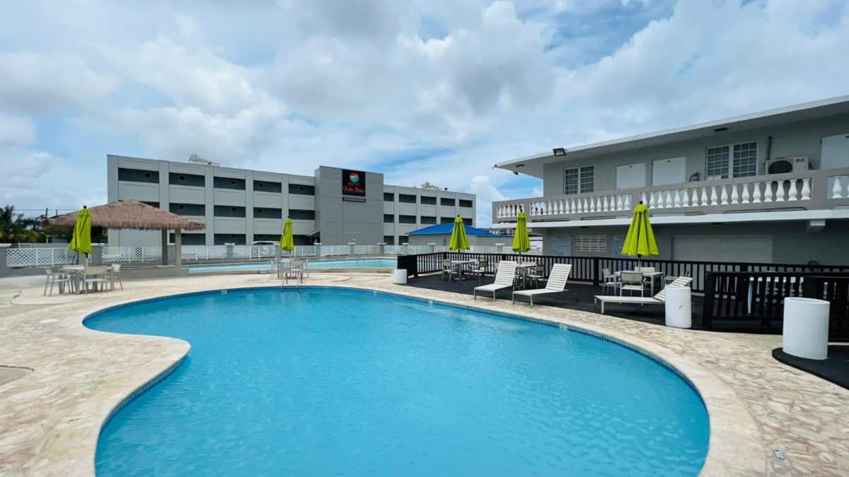 Hotel Vista Bahía en el pueblo de Salinas.