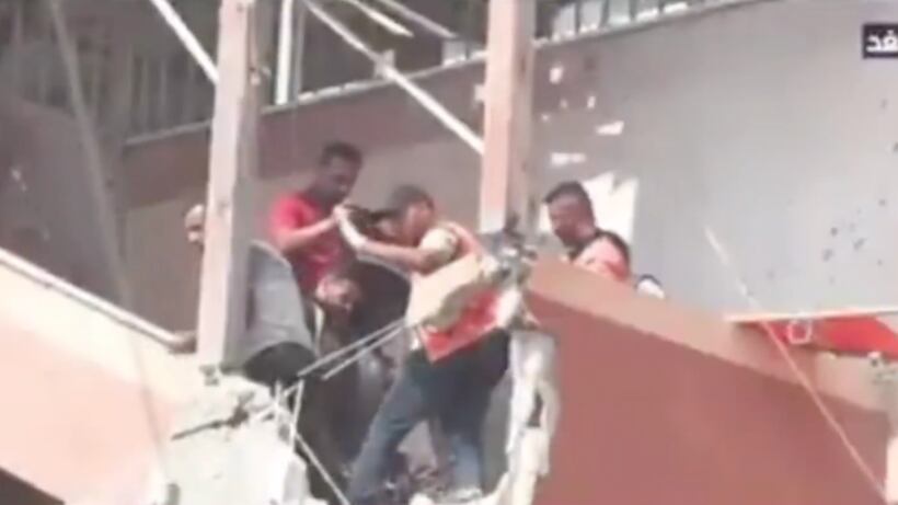 Israel mata trabajadores de salud y periodistas.