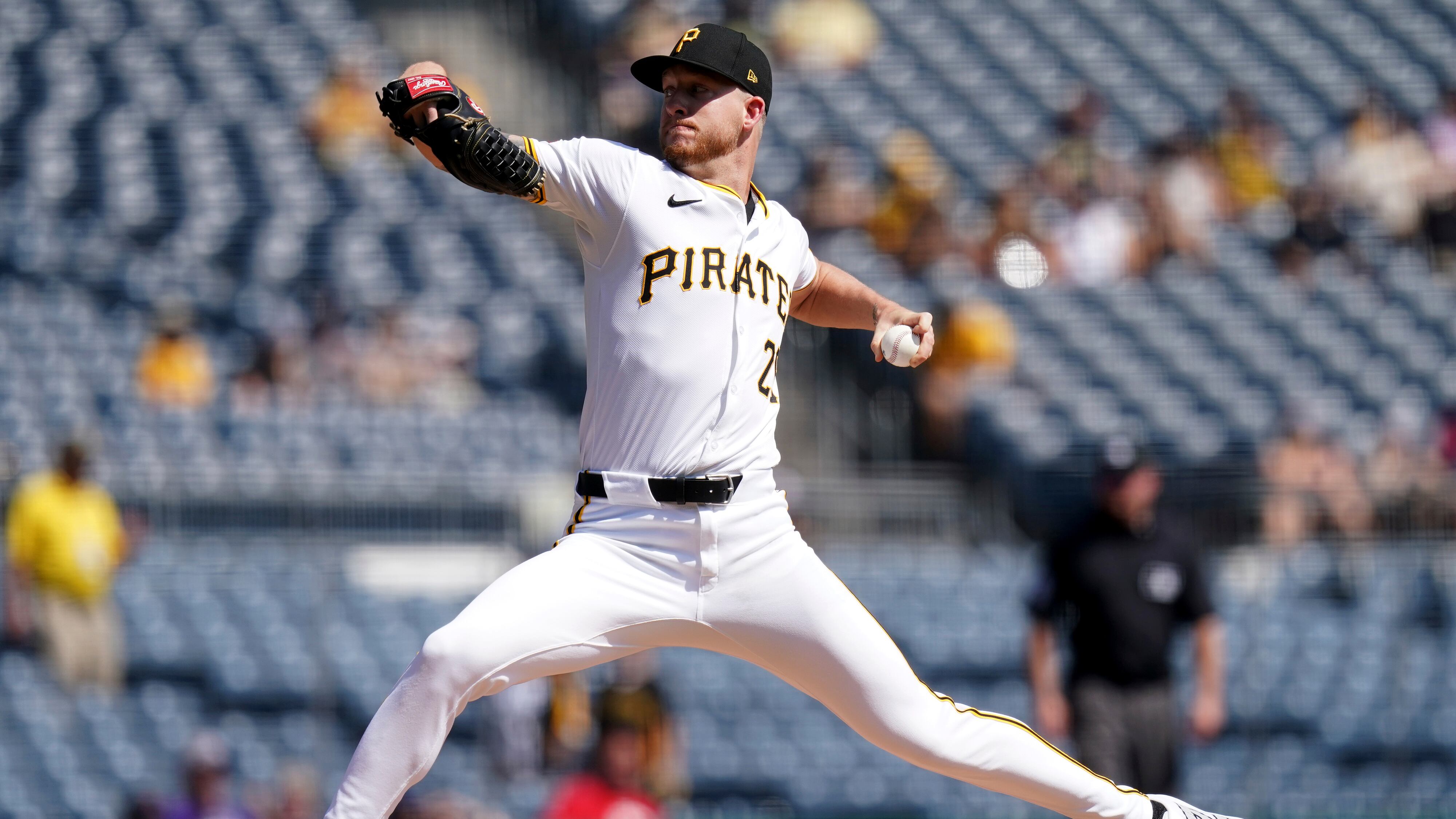El lanzador de los Piratas llevó un juego sin hits hasta el séptimo inning y los Piratas de Pittsburgh derrotaron el miércoles 3-1 a los Marlins de Miami para barrer la serie de la temporada.