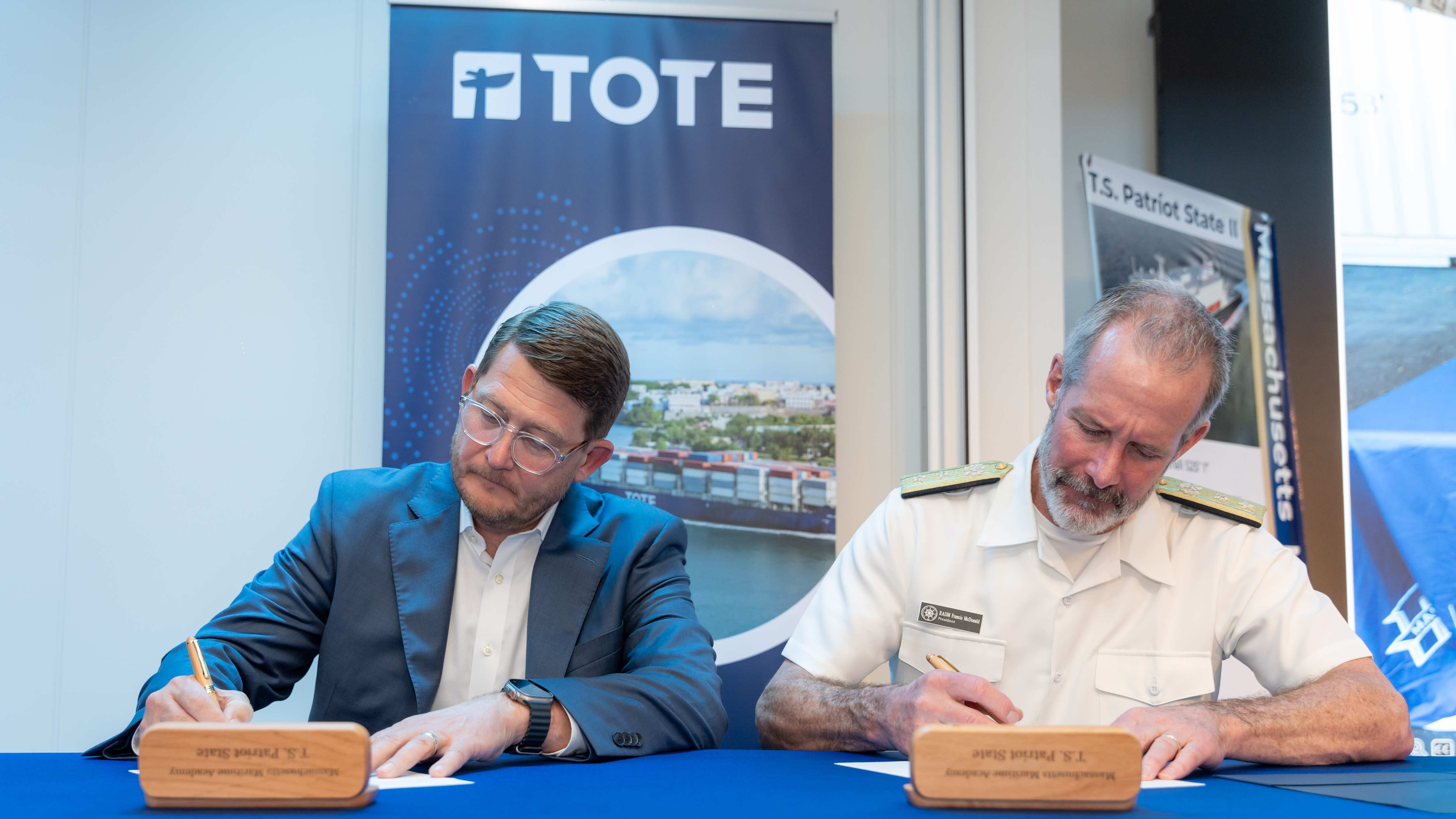 TOTE anuncia programa de becas para estudiantes puertorriqueños en carreras marítimas.