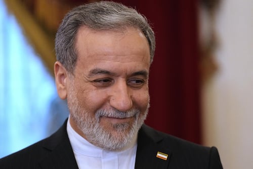 Irán estudia negociar con Estados Unidos, según su canciller