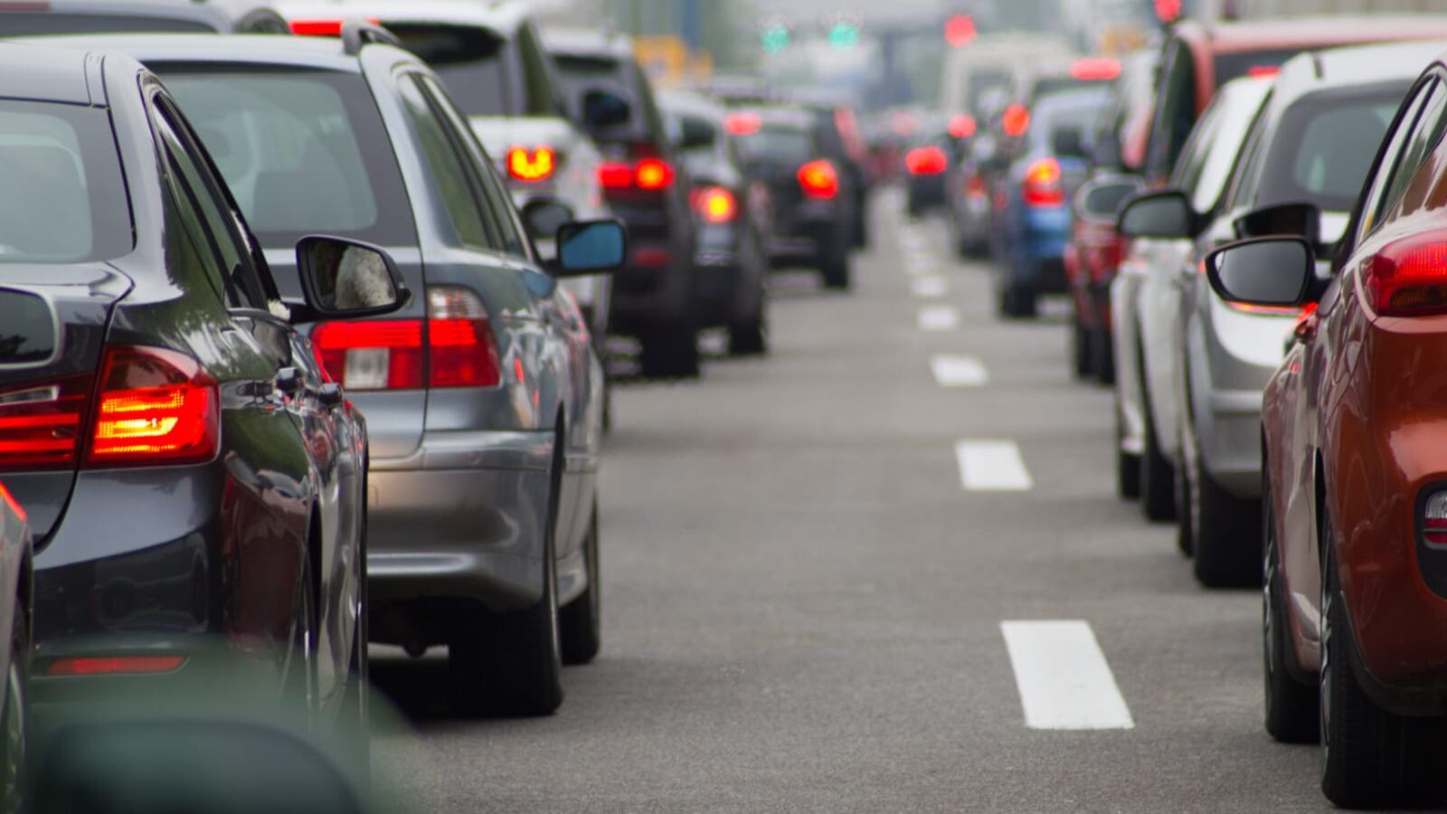 Medio Ambiente propone viajes compartidos para evitar el número de autos en uso.