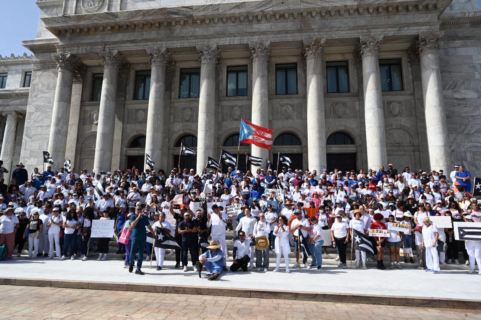 Enfermeras y enfermeros protestan por mejores condiciones laborales y mejores sueldos. Capitolio. San Juan. Metro PR 12 de junio de 2025