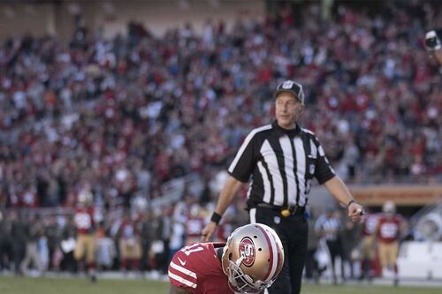 Jugador de NFL anota touchdown y rompe en llanto tras perder a hijo recién nacido