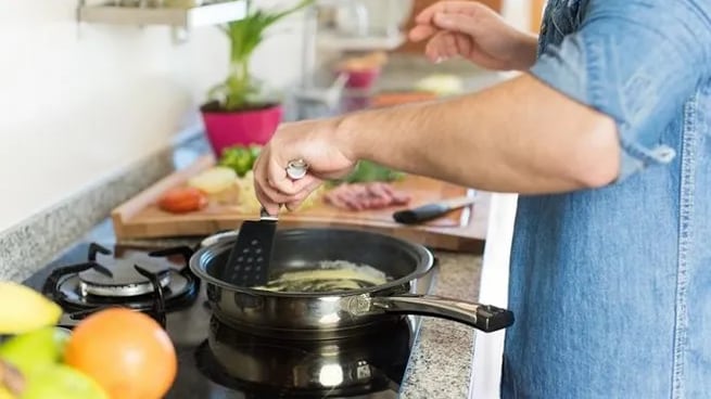 El botulismo alimentario se puede prevenir mediante la cocción total de los alimentos.