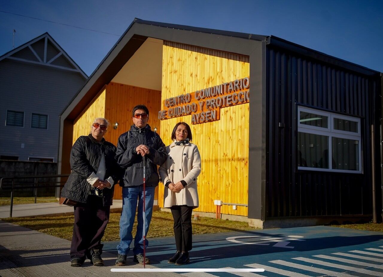 La importancia de los cuidados durante la vejez radica en garantizar su bienestar y calidad de vida, proporcionándoles apoyo emocional, social y físico. Foto: Freepik.