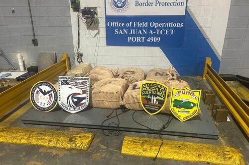 Valorados en $6 millones: Ocupan fardos de cocaína en una embarcación en las costas de Dorado